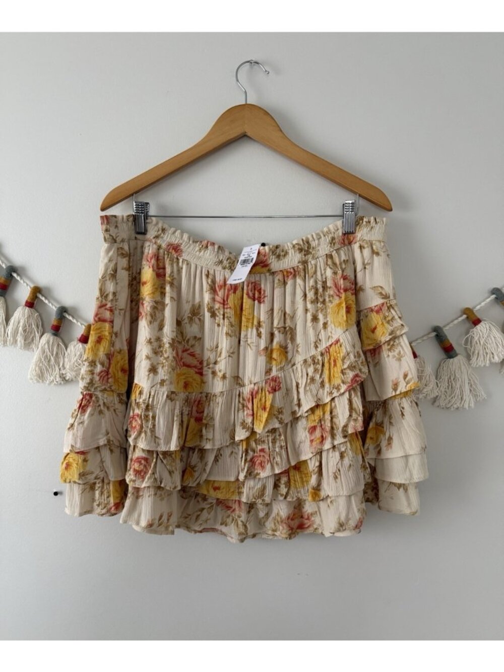 American Eagle Ruffle Tiered Cream Floral Mini Skirt Elastic Waist Cottage XXL